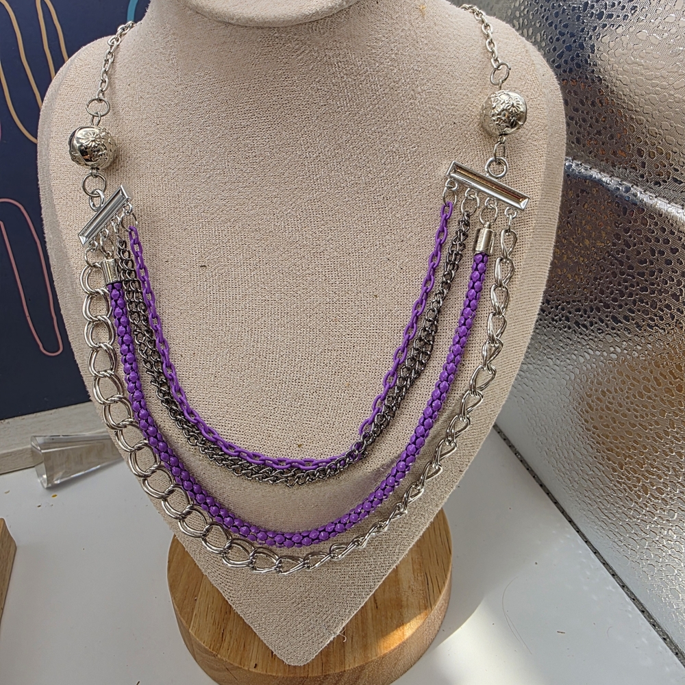 Elegant Silver and Purple Chain Necklace (531)